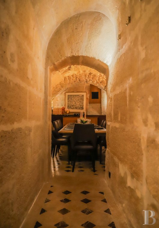 À Paris, dans le Quartier latin,  un ensemble de caves dans un immeuble du 17e siècle aménagées en lieu de réception - photo  n°2